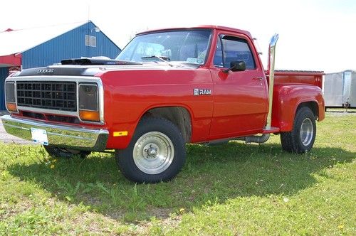 1984 dodge d150 pickup, hot truck !!