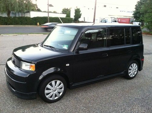 2005 scion xb  - fully loaded - 5 speed - very low reserve - dont miss it