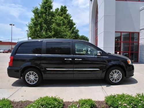 2013 chrysler town &amp; country touring-l