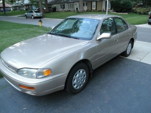 Dependable 1996 toyota camry le sedan 4-door 2.2l ipod connection no reserve