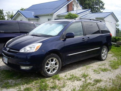 2004 toyota  sienna limited xle awd, leather, power, moon roof, drives great