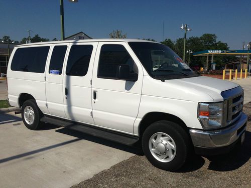 2008 ford e-350 handicapped accessible van
