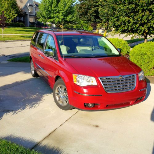 2010 chrysler town &amp; country limited