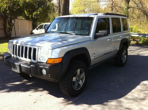 2006 jeep commander 65th anniversary edition 3.7l 4x4-3rd row seating-1 owner