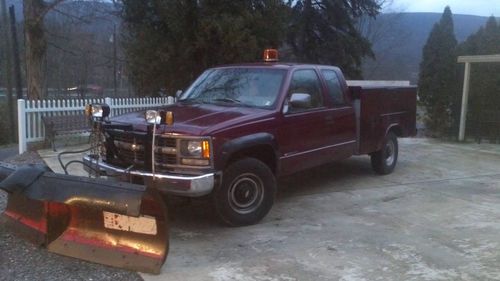 1995 chevy 2500 diesel work truck , tool box bed , lift gate and boss snow plow