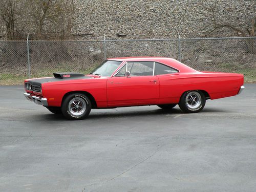1969 plymouth road runner, 440 - 6 pack, lift off hood, nice car!!