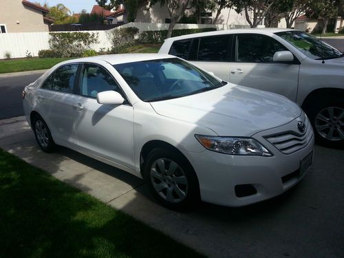 White 2011 toyota camry, 20k miles, full toyota care every 5k miles, perfect