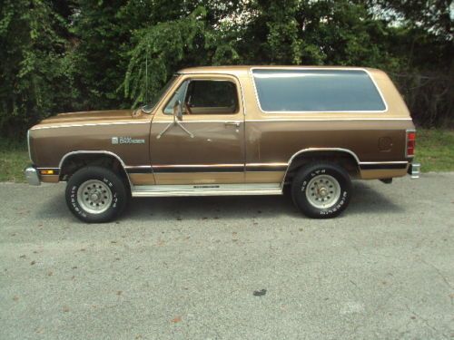 Nice 1 owner 87 ramcharger 4x4 le  low miles loaded low reserve not power wagon!
