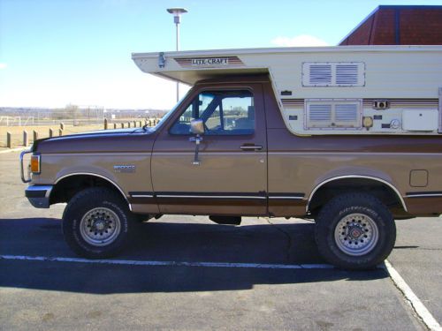 1989 fullsize ford bronco w/ pop-up camper