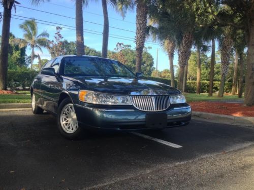 1998 lincoln town car signature series *florida car* looks and drives great