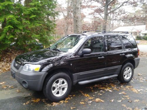 2006 ford escape xlt - all wheel drive - very clean - low miles -