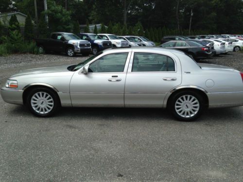 2005 lincoln town car signiture series limited!!!!!!!!!!!!