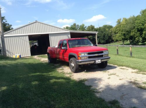 1997 red chevy dually  4wd truck, vortec engine,crew cab.