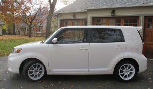 Awesome 2011 scion xb 5-speed manual-   private auction!