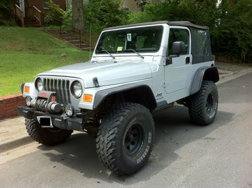 2004 jeep wrangler, lifted, 35" wheels, winch, and more!