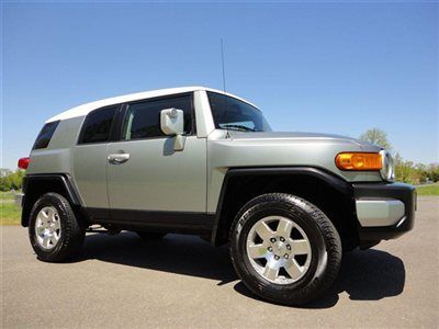 2010 toyota fj cruiser 4x4 1-owner loaded only 24k miles extraordinary condition