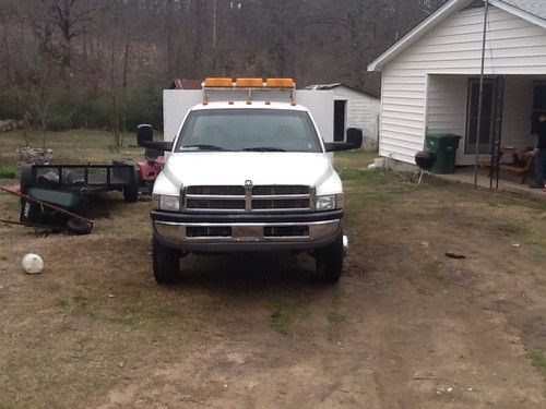 2001 dodge 3500 great condition new tires air compressor included