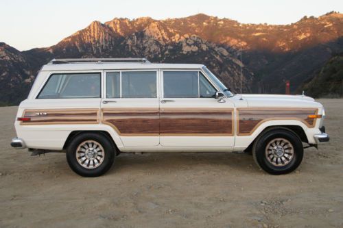 1986 jeep grand wagoneer rare low miles restored white/tan 4x4 woody woodgrain !
