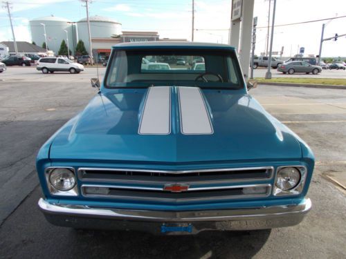 1967 chevy p/u looks great all over