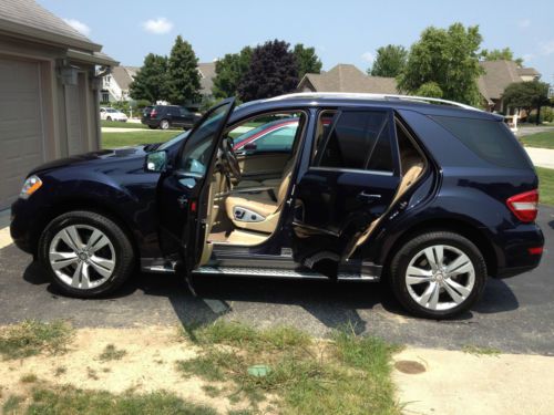 2011 mercedese-benz ml 350-sunroof-nav-heated leather seats-very clean-only 64k