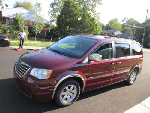 2008 chrysler town &amp; country touring  3.8l dvd backup camera ***no reserve***