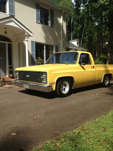 1984 chevrolet truck, lowered w/corvette engine and 700r trans