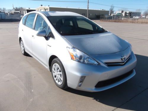2013 toyota prius v two silver 3400 miles toyota certified great condition
