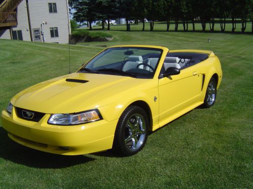 1999 ford mustang gt convertible 4.6l 33,000 one owner miles 35th anniversary