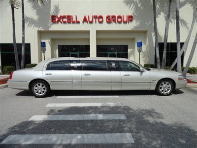 2006 lincoln town car limo