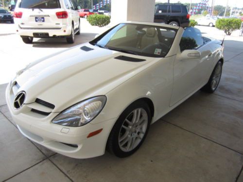 Clean carfax - leather - convertible - v6 - very detailed service history