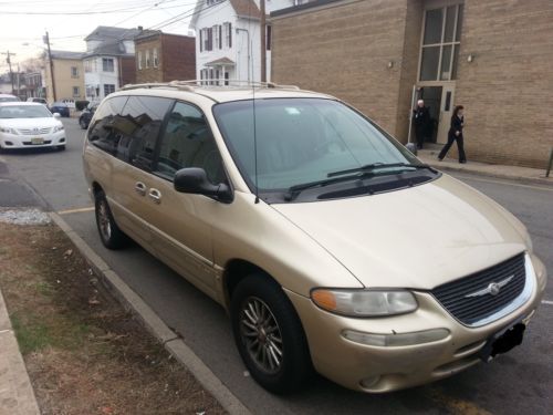 2000 chrysler town and country limited