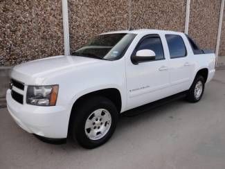 2007 chevrolet avalanche lt with 2lt 4x4-carfax certified-moonroof