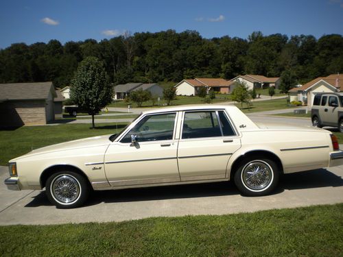 1985 oldsmobile delta 88 royale sedan 4-door 5.0l  only 19,515 miles!!