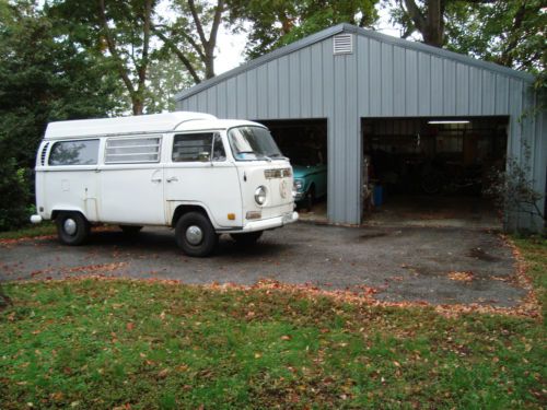 1971 volkswagon camper with &#034;penthouse&#034; pop up top .  original and unmodified.
