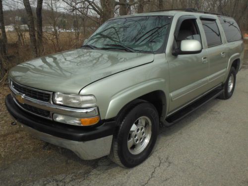 2001 chevrolet suburban 4x4 3rows 4door 5.3 liter 8cyl with air conditioning
