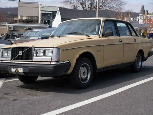 1983 volvo 240- great project car