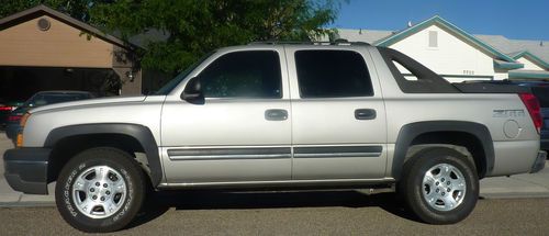 Chevy avalanche 2004, one owner, great condition!