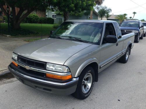 2001 chevy s-10 extended cab ls,  low miles