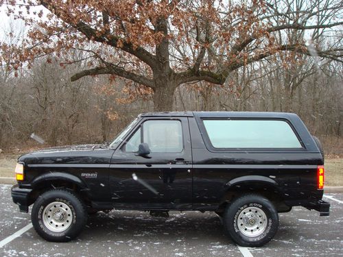 1995 ford bronco! 1 owner! low miles! 4x4! black beauty! very clean! no reserve!