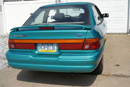 1995 ford escort lx 2 dr hatchback auto