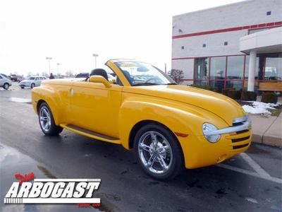 35k miles! hardtop convertible, 6.0l ls2, pwr/htd leather, bose, 6-disc changer