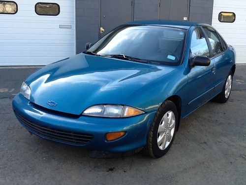 1997 chevy cavalier 4dr 4cycl auto  184,000 miles great car&amp;good on gas no reser