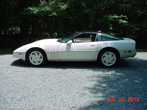 1988 corvette.  35th anniversary. rare. 1 of 2050.  white / white no reserve.