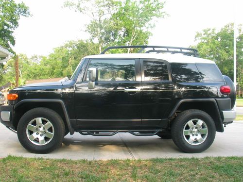 2007 toyota fj cruiser 4wd 4dr automatic with leather &amp; sunroof!  rare find! nr