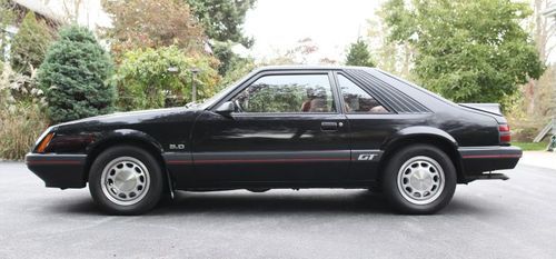 1986 ford mustang gt hatchback 2-door 5.0l