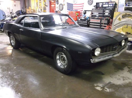1969 camaro barn find has been in garage for 25 years!