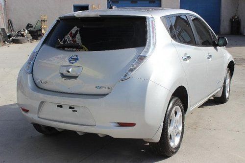 2011 nissan leaf damadge repairable rebuilder only 23k miles will not last!!!
