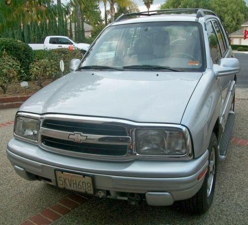 2001 chevrolet tracker lt sport utility 4-door 2.5l automatic flat tow equipped
