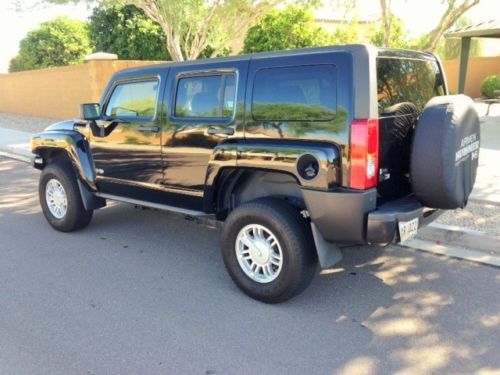 2008 hummer h3 base sport with less than 11,500 miles!!