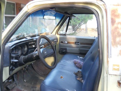 1974 chevy pick up, 350 motor short bed